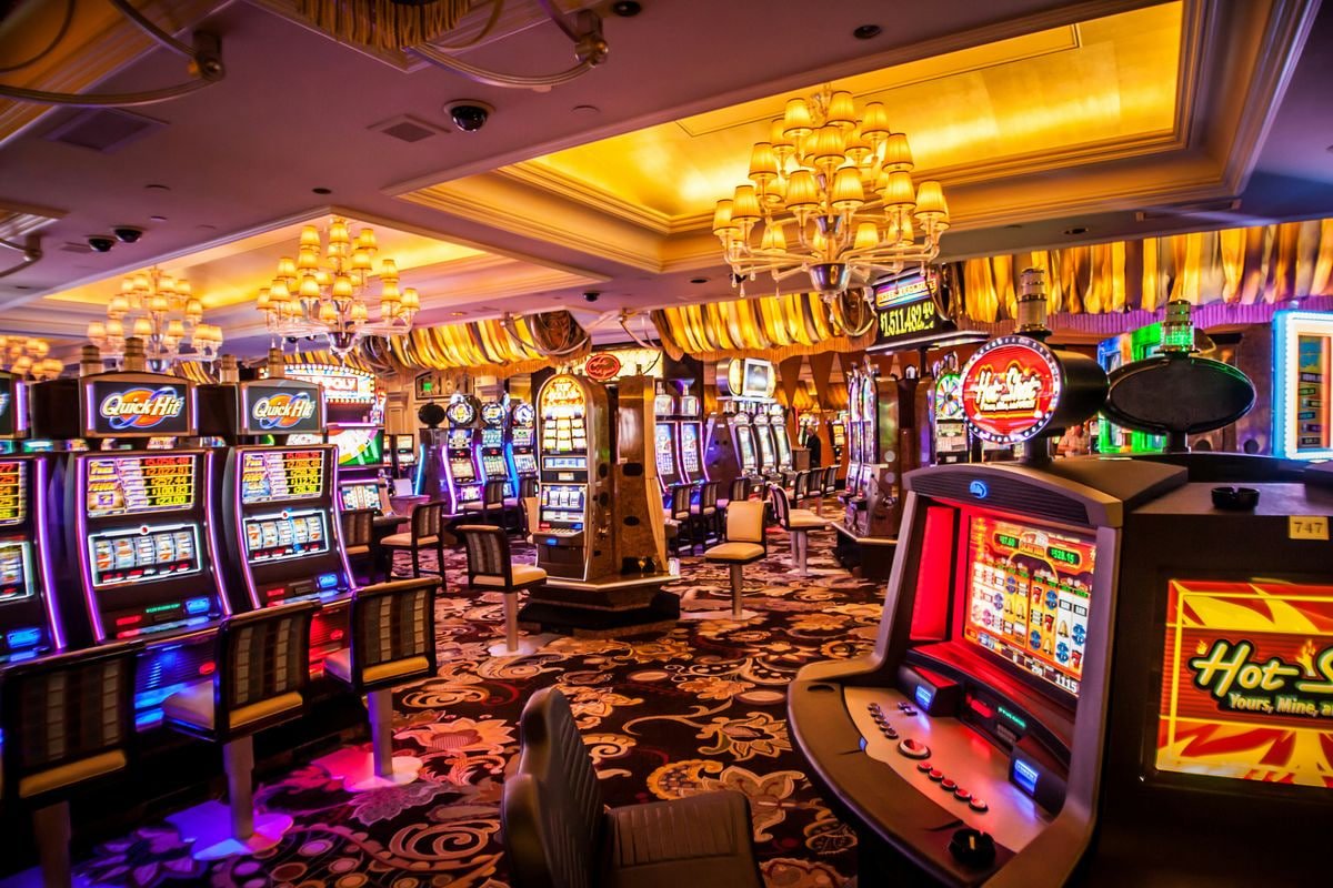 Antarmuka permainan Texas Hold'em Bonus di batikjitu dengan kartu dealer dan pemain
